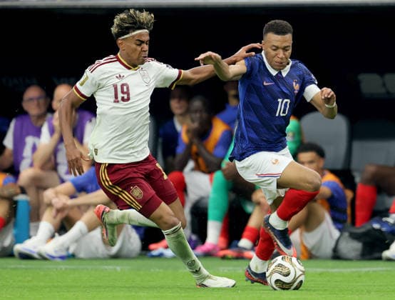 France v Spain: Semi Final - FIFA World Cup, WM, Weltmeisterschaft, Fussball 2026 Lamine Yamal of Spain and Kylian Mbappe of France challenge during the FIFA World Cup 2026 Semi Final match between France and Spain at Dallas Stadium on July 14, 2026 in Arlington, United States. Arlington Dallas Stadium TX United States Copyright: xAllstarxPicturexLibraryxLtdx