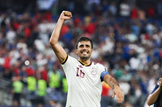 Rodri of Spain applaud fans after the 0-2 win during the FIFA Men’s World Cup 2026 semi-final football match between France and Spain at Dallas Stadium, in Arlington on July 14th 2026 (Photo by Leo Barrilari SPP)  Copyright: xLeoxBarrilari SPPx Sportspressphoto_SPR190897