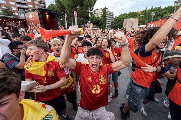 Spain fans celebrate World Cup final qualification in Madrid MADRID, SPAIN - JULY 14: Spanish football fans celebrate at Plaza de Colon after Spain defeated France in the FIFA World Cup, WM, Weltmeisterschaft, Fussball 2026 semifinal and secured a place in the final on July 14, 2026 in Madrid, Spain. Diego Radames Anadolu Madrid Spain. Editorial use only. Please get in touch for any other usage.  Copyright: x2026xAnadoluxDiegoxRadamesx