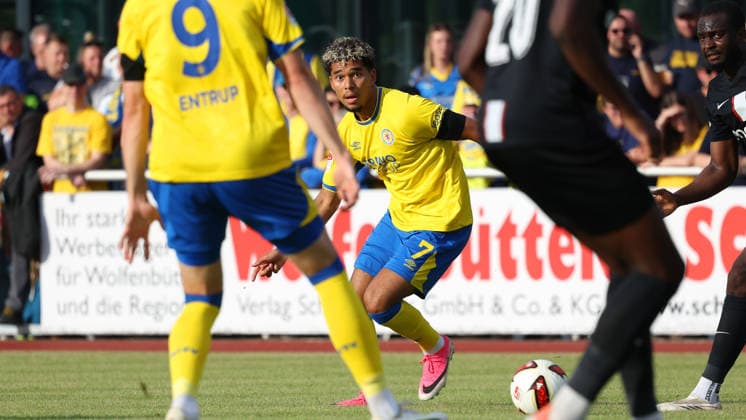 Eintracht BS vs TSV Havelse, Testspiel Wolfenbüttel, 14.07.2026, Fussball, Herren, Saiion 2026 27, Eintracht Braunschweig vs TSV Havelse, Testspiel, Yann Sturm (Eintracht Braunschweig) Niedersachsen Deutschland *** Eintracht BS vs. TSV Havelse, Friendly Match in Wolfenbüttel, July 14, 2026, Soccer, Men’s, 2026–27 Season, Eintracht Braunschweig vs. TSV Havelse, Friendly Match, Yann Sturm, Eintracht Braunschweig, Lower Saxony, Germany