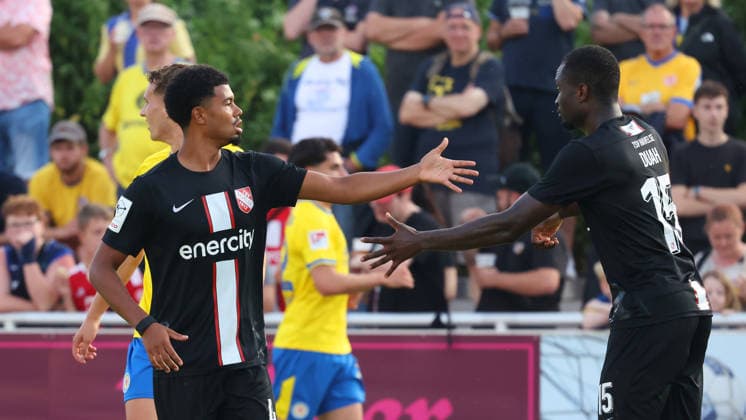Eintracht BS vs TSV Havelse, Testspiel Wolfenbüttel, 14.07.2026, Fussball, Herren, Saiion 2026 27, Eintracht Braunschweig vs TSV Havelse, Testspiel, Leonardo Posadas (Havelse), Dennis Duah (Havelse) Niedersachsen Deutschland *** Eintracht BS vs. TSV Havelse, Friendly Match in Wolfenbüttel, July 14, 2026, Soccer, Men’s, 2026–27 Season, Eintracht Braunschweig vs. TSV Havelse, Friendly Match, Leonardo Posadas (Havelse), Dennis Duah (Havelse), Lower Saxony, Germany