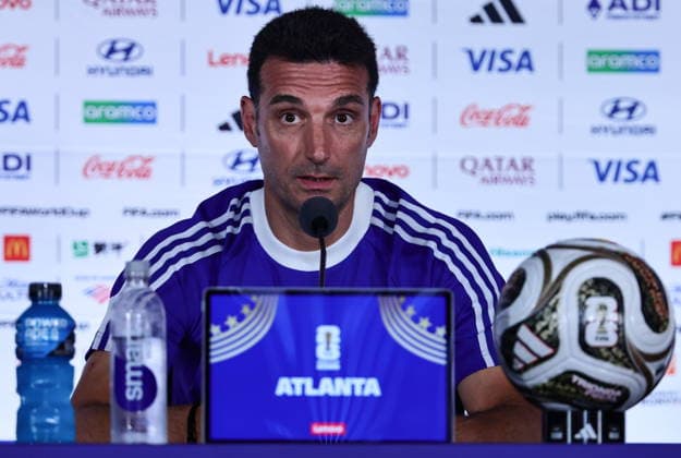 FIFA World Cup, WM, Weltmeisterschaft, Fussball 2026 - Argentina press conference, PK, Pressekonferenz Argentina s national soccer team head coach Lionel Scaloni attends a press conference in Atlanta, Georgia, USA, 14 July 2026. Argentina faces England on 15 July in a 2026 FIFA World Cup semi-final match. Atlanta United States  Copyright: xRONALDxWITTEKx