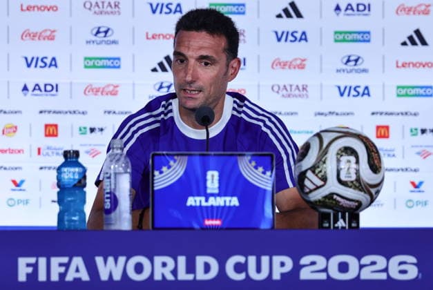 FIFA World Cup, WM, Weltmeisterschaft, Fussball 2026 - Argentina press conference, PK, Pressekonferenz Argentina s national soccer team head coach Lionel Scaloni attends a press conference in Atlanta, Georgia, USA, 14 July 2026. Argentina faces England on 15 July in a 2026 FIFA World Cup semi-final match. Atlanta United States  Copyright: xRONALDxWITTEKx