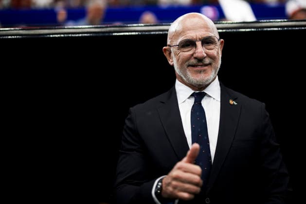 France v Spain - FIFA World Cup, WM, Weltmeisterschaft, Fussball 2026 Luis de la Fuente, head coach of Spain, gestures prior to the FIFA World Cup 2026 semi final football match between France and Spain. Spain won 2-0 over France. Arlington United States Copyright: xNicolòxCampox