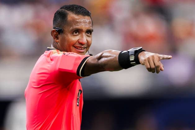 France v Spain - FIFA World Cup, WM, Weltmeisterschaft, Fussball 2026 The referee Ivan Barton gestures during the FIFA World Cup 2026 semi final football match between France and Spain. Spain won 2-0 over France. Arlington United States Copyright: xNicolòxCampox