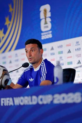 July 14, 2026, Atlanta, Georgia, United States: Lionel Scaloni, head coach of the Argentina speaks during the press conference, PK, Pressekonferenz of Argentina one day ahead of the FIFA World Cup, WM, Weltmeisterschaft, Fussball 2026 semifinal match between England and Argentina at Atlanta Stadium (Mercedes-Benz Stadium) in Atlanta, Georgia, United States on July 14, 2026. Photo: DiaEsportivo Atlanta United States - ZUMAh208 20260714_zsp_h208_028 Copyright: xHeulerxAndreyx