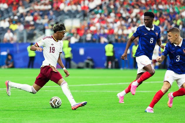 July 14, 2026, Arlington, Tx, United States: Lamine Yamal player of Spain, Aurelien Tchouameni and Lucas Digne players of France during the FIFA World Cup, WM, Weltmeisterschaft, Fussball semifinal match between France and Spain, at Dallas Stadium, in Texas, United States, on Tuesday, July 14, 2026. Arlington United States - ZUMAv122 20260714_aap_v122_031 Copyright: xWilliamxVolcovx