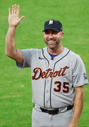Detroit Tigers Justin Verlander is introduced before the start of the 2026 MLB, Baseball Herren, USA All-Star Game at Citizens Bank Park in Philadelphia, Pennsylvania, on Tuesday, July 14, 2026.  PHI20260714902 LAURENCExKESTERSON