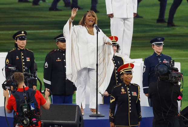 Patti LaBelle sings the National Anthem before the start of the 2026 MLB, Baseball Herren, USA All-Star Game at Citizens Bank Park in Philadelphia, Pennsylvania, on Tuesday, July 14, 2026.  PHI20260714905 LAURENCExKESTERSON