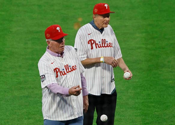 Hall of Famers Mike Schmidt and Steve Carlton throw out the ceremonial first pitch before the start of the 2026 MLB, Baseball Herren, USA All-Star Game at Citizens Bank Park in Philadelphia, Pennsylvania, on Tuesday, July 14, 2026.  PHI20260714909 LAURENCExKESTERSON