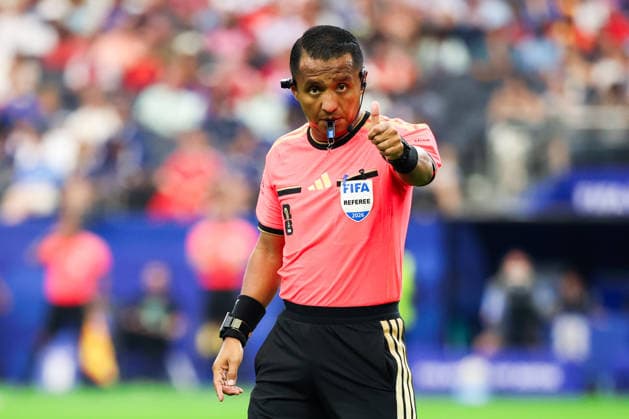 July 14, 2026, Arlington, Tx, United States: Referee IvoÂ¡n Barton during the FIFA World Cup, WM, Weltmeisterschaft, Fussball semifinal match between France and Spain, at Dallas Stadium, in Texas, United States, on Tuesday, July 14, 2026. Arlington United States - ZUMAv122 20260714_aap_v122_072 Copyright: xWilliamxVolcovx