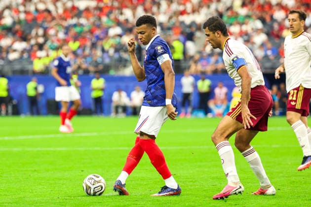 July 14, 2026, Arlington, Tx, United States: Kylian Mbappe player of France and Rodri player of Spain during the FIFA World Cup, WM, Weltmeisterschaft, Fussball semifinal match between France and Spain, at Dallas Stadium, in Texas, United States, on Tuesday, July 14, 2026. FIFA World Cup 2026 - Semifinal - France V Spain  - ZUMAv122 20260714_aap_v122_130 Copyright: xWilliamxVolcovx