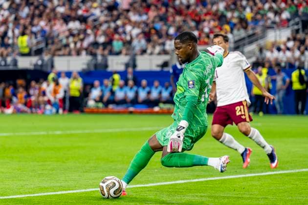 DALLAS - France goalkeeper Mike Maignan during the 2026 World Cup match between France and Spain at Dallas Stadium on July 14, 2026, in Dallas, United States. (Photo by Stefan Koops EYE4IMAGES DeFodi Images) - *** DALLAS France goalkeeper Mike Maignan during the 2026 World Cup match between France and Spain at Dallas Stadium on July 14, 2026, in Dallas, United States. Photo by Stefan Koops, EYE4IMAGES, DeFodi Images