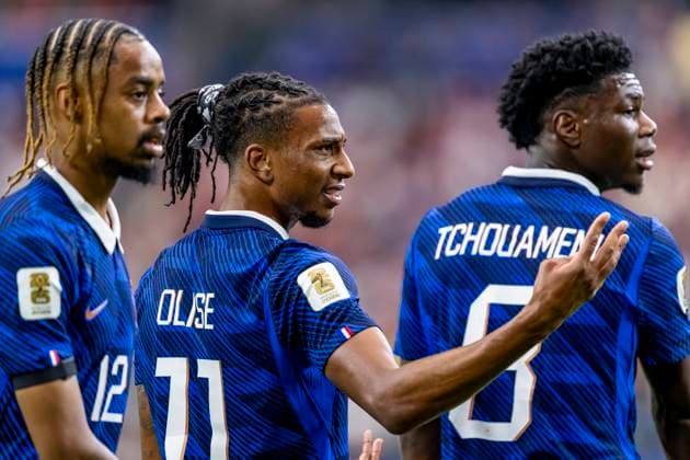 DALLAS - (lr) Bradley Barcola of France, Michael Olise of France and Aurelien Tchouameni of France during the 2026 World Cup match between France and Spain at Dallas Stadium on July 14, 2026, in Dallas, United States. (Photo by Stefan Koops EYE4IMAGES DeFodi Images) - *** DALLAS — Bradley Barcola of France, Michael Olise of France, and Aurelien Tchouameni of France during the 2026 World Cup match between France and Spain at Dallas Stadium on July 14, 2026, in Dallas, United States. Photo by Stefan Koops, EYE4IMAGES, DeFodi Images