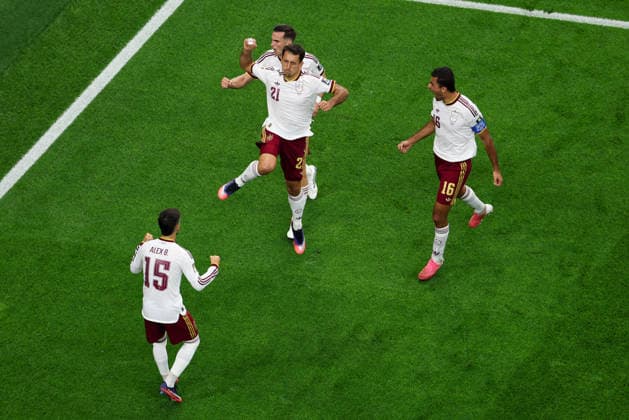 ARLINGTON, TEXAS - JULY 14: Mikel Oyarzabal of Team Spain celebrates with teammates after scoring a penalty kick during the FIFA World Cup, WM, Weltmeisterschaft, Fussball 2026 Semi Final match between France and Spain at Dallas Stadium on July 14, 2026 in Arlington, Texas.  Copyright: xWuxZhizhaox 111654373781