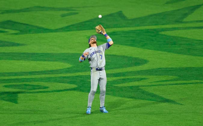 American League shortstop Bobby Witt Jr. (7) catches a fly ball from National League third baseman Max Muncy in the fourth inning of the 2026 MLB, Baseball Herren, USA All-Star Game at Citizens Bank Park in Philadelphia, Pennsylvania, on Tuesday, July 14, 2026.  PHI20260714925 LAURENCExKESTERSON
