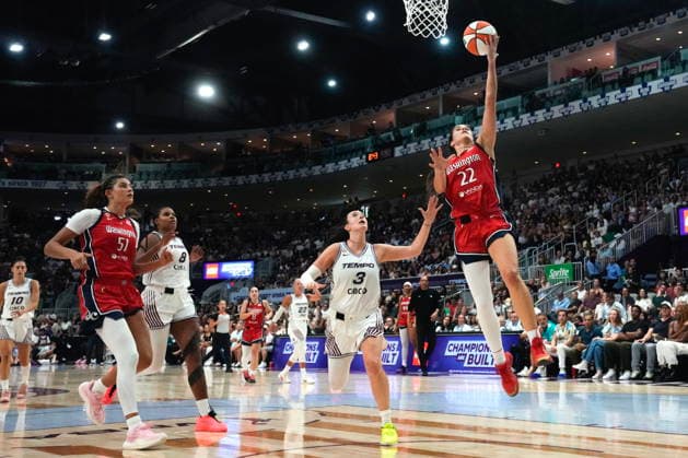 July 14, 2026, Toronto, On, CAN: Washington Mystics Sonia Citron (22) scores on Toronto Tempo s Marina Mabrey (3) during second half WNBA, Basketball Damen, USA basketball action in Toronto on Tuesday, July 14, 2026. Canada News - July 14, 2026  - ZUMAc35_ 20260714_zaf_c35_153 Copyright: xChrisxYoungx