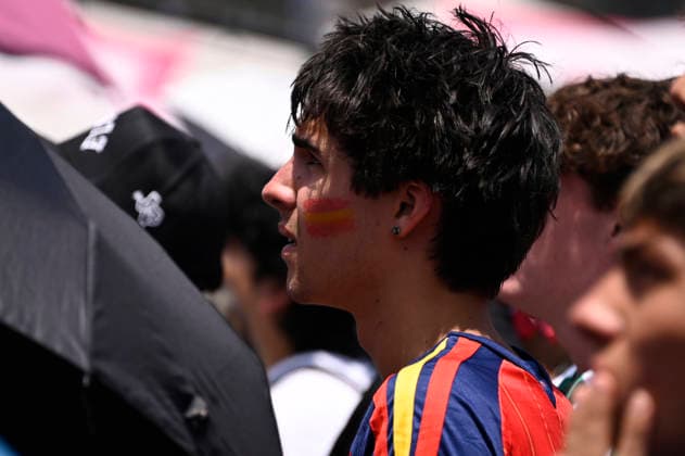 Spain V France FIFA Fan Festival - FIFA World Cup, WM, Weltmeisterschaft, Fussball 2026 A Spain football fan watching the FIFA World Cup 2026 semifinals match between Spain and France on a giant screen at the FIFA World Cup Fan Festival on July 14, 2026 in Mexico City, Mexico. Spain defeated France 2-0 to advance to the final. (Photo by Carlos Tischler Eyepix Group) Copyright: xCarlosxTischler xEyepixxGroupx CT_14072026_192917