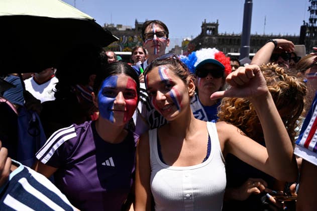 Spain V France FIFA Fan Festival - FIFA World Cup, WM, Weltmeisterschaft, Fussball 2026 Two France female football fans support their national team, Nationalteam while watching the FIFA World Cup 2026 semifinals match between Spain and France on a giant screen at the FIFA World Cup Fan Festival on July 14, 2026 in Mexico City, Mexico. Spain defeated France 2-0 to advance to the final. (Photo by Carlos Tischler Eyepix Group) Copyright: xCarlosxTischler xEyepixxGroupx CT_14072026_192901
