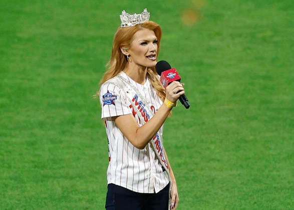 Miss America 2026 Cassie Donegan sings God Bless America in the seventh inning of the 2026 MLB, Baseball Herren, USA All-Star Game at Citizens Bank Park in Philadelphia, Pennsylvania, on Tuesday, July 14, 2026.  PHI20260714935 LAURENCExKESTERSON