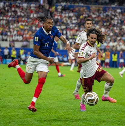 July 14, 2026, Arlington, Texas, USA: French player 11 Fwd MICHAEL OLISE racing to the ball against Spanish 24 Def MARC CUCURELLA World Cup 2026: France Vs Spain 0-2  - ZUMAm147 20260714_zap_m147_047 Copyright: xHossxMcBainx