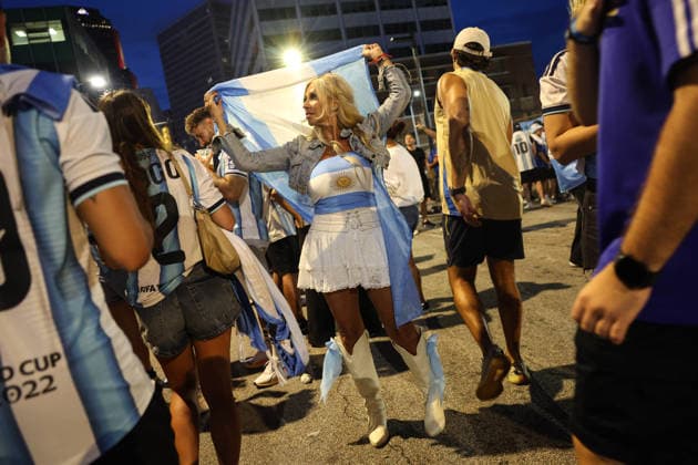 World Cup Fans 14 July 2026, Atlanta - FIFA World Cup, WM, Weltmeisterschaft, Fussball Football - Argentina and England Fans in Atlanta - An Argentina fan in cowboy boots - Photo: Charlotte Wilson Offside. Atlanta USA *** WM-Fans 14. Juli 2026, Atlanta FIFA-Fußball-Weltmeisterschaft Fans aus Argentinien und England in Atlanta Ein argentinischer Fan in Cowboystiefeln Foto: Charlotte Wilson Offside Atlanta, USA  Copyright: xCharlottexWilsonx xOffsidexOffside