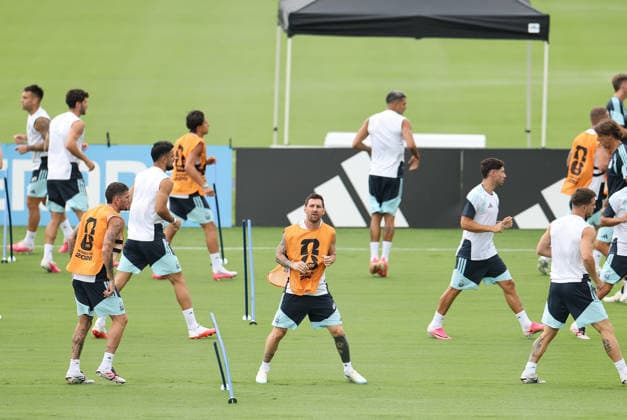 (260715) -- MARIETTA, July 15, 2026 -- Lionel Messi (C) of Argentina attends a training session ahead of the semifinal match between Argentina and England at the 2026 FIFA World Cup, WM, Weltmeisterschaft, Fussball in Marietta, Georgia, the United States, on July 14, 2026. ) (SP)U.S.-GEORGIA-MARIETTA-FIFA WORLD CUP-TEAM ARGENTINA-TRAINING CaoxCan 