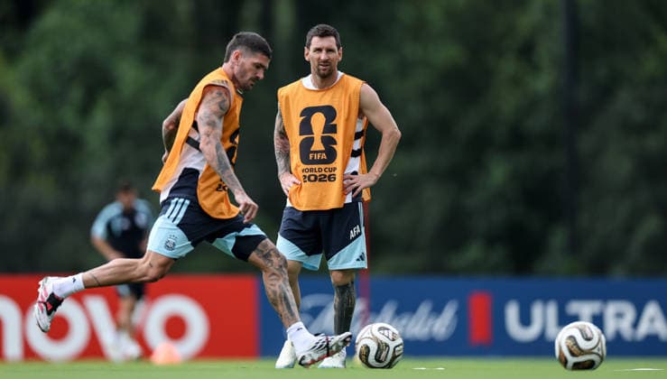(260715) -- MARIETTA, July 15, 2026 -- Lionel Messi (R) of Argentina attends a training session ahead of the semifinal match between Argentina and England at the 2026 FIFA World Cup, WM, Weltmeisterschaft, Fussball in Marietta, Georgia, the United States, on July 14, 2026. ) (SP)U.S.-GEORGIA-MARIETTA-FIFA WORLD CUP-TEAM ARGENTINA-TRAINING LixMing 