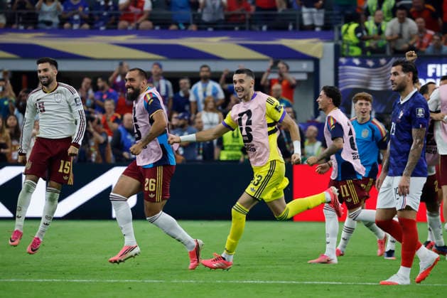 Members of the Spanish national team, Nationalteam celebrate after winning the 2026 FIFA World Cup, WM, Weltmeisterschaft, Fussball semi-final match between France and Spain at AT&T Stadium in Arlington, USA, 14 July 2026. FIFA World Cup 2026: France - Spain ACHTUNG: NUR REDAKTIONELLE NUTZUNG  Copyright: xLavandeiraxJrx GR2144 20260714-55020894624_1 FIFA World Cup 2026: France - Spain !ACHTUNG: NUR REDAKTIONELLE NUTZUNG!  Copyright: xIMAGO LavandeiraxJrx imago images 0861632887 0861632887st