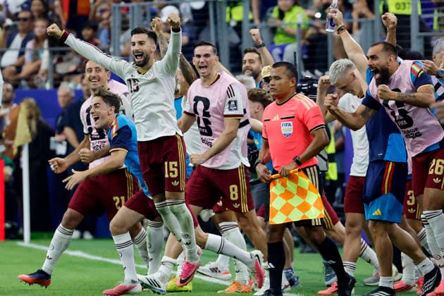 Members of the Spanish national team, Nationalteam celebrate after winning the 2026 FIFA World Cup, WM, Weltmeisterschaft, Fussball semi-final match between France and Spain at AT&T Stadium in Arlington, USA, 14 July 2026. FIFA World Cup 2026: France - Spain ACHTUNG: NUR REDAKTIONELLE NUTZUNG  Copyright: xLavandeiraxJrx GR2149 20260714-55020894628_1 FIFA World Cup 2026: France - Spain !ACHTUNG: NUR REDAKTIONELLE NUTZUNG!  Copyright: xIMAGO LavandeiraxJrx imago images 0861632889 0861632889st