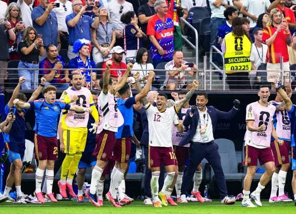 Football: 2026 World Cup Spain players celebrate following a 2-0 victory over France in a World Cup semifinal football match at Dallas Stadium in Arlington, Texas, on July 14, 2026.  A14AA0005623109P