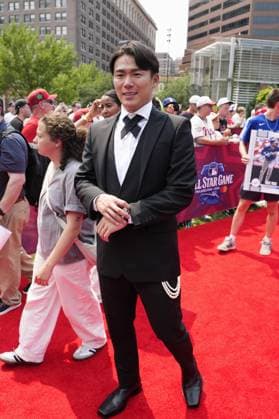 Baseball: MLB, Baseball Herren, USA All-Star Game Yoshinobu Yamamoto of the Los Angeles Dodgers poses during Major League Baseball s red carpet show ahead of the All-Star Game at Citizens Bank Park in Philadelphia on July 14, 2026.  A14AA0005623131P