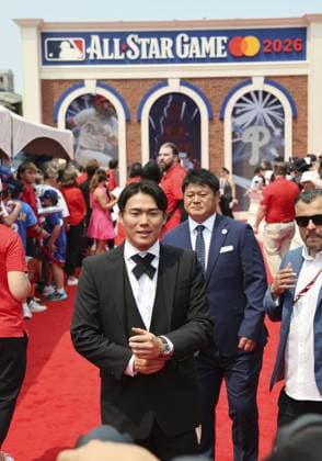 Baseball: MLB, Baseball Herren, USA All-Star Game Yoshinobu Yamamoto of the Los Angeles Dodgers takes part in Major League Baseball s red carpet show ahead of the All-Star Game at Citizens Bank Park in Philadelphia on July 14, 2026.  A14AA0005623133P
