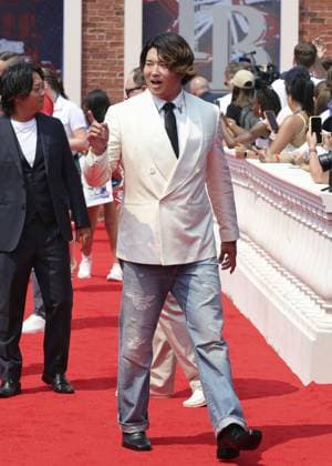 Baseball: MLB, Baseball Herren, USA All-Star Game Munetaka Murakami (R) of the Chicago White Sox walks during a red carpet show ahead of Major League Baseball s All-Star Game at Citizens Bank Park in Philadelphia on July 14, 2026.  A14AA0005623137P