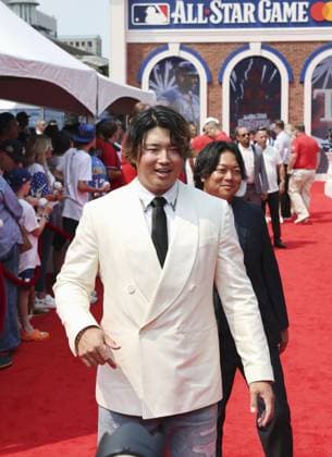 Baseball: MLB, Baseball Herren, USA All-Star Game Munetaka Murakami of the Chicago White Sox walks during a red carpet show ahead of Major League Baseball s All-Star Game at Citizens Bank Park in Philadelphia on July 14, 2026.  A14AA0005623140P
