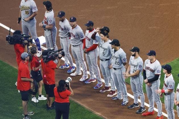 Baseball: MLB, Baseball Herren, USA All-Star Game American League players line up ahead of the Major League Baseball All-Star Game against the National League at Citizens Bank Park in Philadelphia on July 14, 2026.  A14AA0005623149P