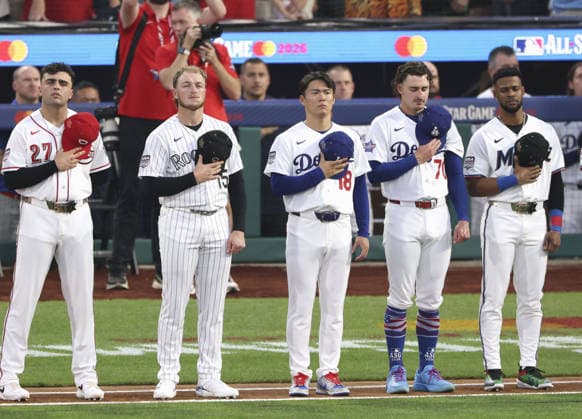 Baseball: MLB, Baseball Herren, USA All-Star Game National League players line up ahead of the Major League Baseball All-Star Game against the American League at Citizens Bank Park in Philadelphia on July 14, 2026.  A14AA0005623151P