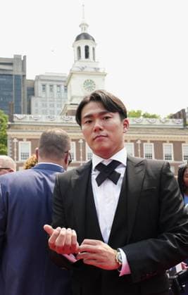 Baseball: MLB, Baseball Herren, USA All-Star Game Yoshinobu Yamamoto of the Los Angeles Dodgers is pictured after taking part in a red carpet show held ahead of the Major League Baseball All-Star Game at Citizens Bank Park in Philadelphia on July 14, 2026.  A14AA0005623162P