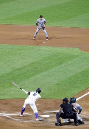 Baseball: MLB, Baseball Herren, USA All-Star Game The American League s Munetaka Murakami (top) of the Chicago White Sox plays at first base during the seventh inning of the Major League Baseball All-Star Game against the National League at Citizens Bank Park in Philadelphia on July 14, 2026.  A14AA0005623166P
