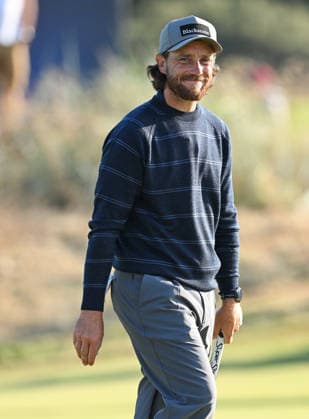 Tommy Fleetwood (ENG) smiles at the fans on the 1st Green 154th Open Golf Championships, Royal Birkdale, Southport, UK - 15 Jul 2026Southport Royal Birkdale United Kingdom  Copyright: xGreigxCowie Shutterstockx 16988291k