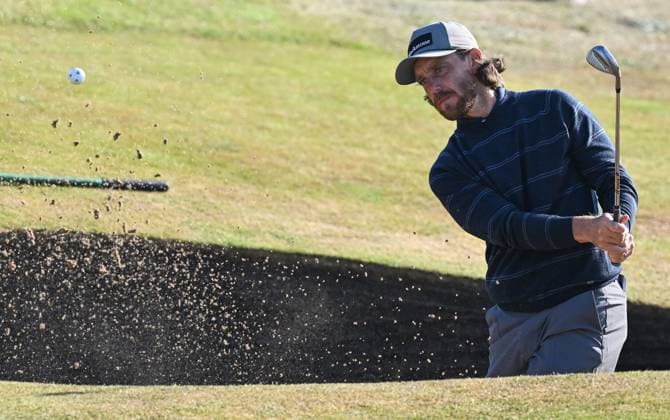 Tommy Fleetwood (ENG) from a bunker on the first green 154th Open Golf Championships, Royal Birkdale, Southport, UK - 15 Jul 2026Southport Royal Birkdale United Kingdom  Copyright: xGreigxCowie Shutterstockx 16988291q