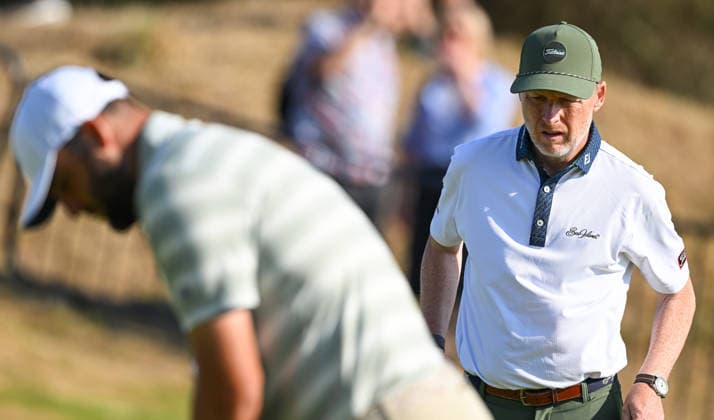 Scottie Scheffler (USA) with Putting coach Phil Kenyon on the Putting green 154th Open Golf Championships, Royal Birkdale, Southport, UK - 15 Jul 2026Southport Royal Birkdale United Kingdom  Copyright: xGreigxCowie Shutterstockx 16988291y