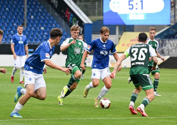 14.07.2026, xsltx, Fussball Testspiel, SV Darmstadt 98 - FC Homburg v.l. Mit 5:1 (siehe Anzeigetafel) besiegte Darmstadt 98 den Süd-West-Regionalligisten FC 08 Homburg - ballführender Spieler Lars Kehl (SV Darmstadt 98) (DFL DFB REGULATIONS PROHIBIT ANY USE OF PHOTOGRAPHS as IMAGE SEQUENCES and or QUASI-VIDEO) *** July 14, 2026, xsltx, soccer exhibition match, SV Darmstadt 98 vs. FC Homburg. With a score of 5–1 (see scoreboard), Darmstadt 98 defeated FC 08 Homburg, a team from the Southwest Regional League. Player in possession: Lars Kehl, SV Darmstadt 98. DFL and DFB regulations prohibit any use of photographs as IIMAGE SEQUENCES and or QUASI-VIDEO