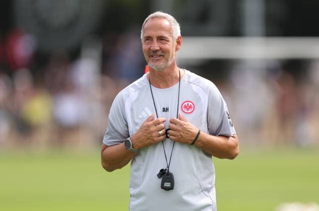 15.07.2026, Fussball Training, Eintracht Frankfurt, v.l., Trainer Adi Hütter (Eintracht Frankfurt) DFL DFB REGULATIONS PROHIBIT ANY USE OF PHOTOGRAPHS AS IMAGE SEQUENCES AND OR QUASI-VIDEO. xdcx *** July 15, 2026, Soccer Practice, Eintracht Frankfurt, from left, Coach Adi Hütter, Eintracht Frankfurt. DFL and DFB regulations prohibit any use of photographs as image sequences and or quasi-video. xdcx Copyright: HMBxMedia Claus