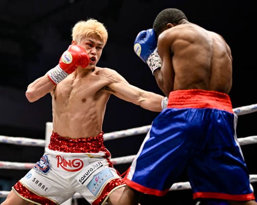 Hayato Tsutsumi (red gloves) of Japan and Felix Batista (blue gloves) of Dominican Republic compete during their WBA Super Featherweight Title Eliminator boxing bout at Korakuen Hall in Tokyo, Japan, July 14, 2026. Noxthirdxpartyxsales  aflo_338074460 HIROAKIxFINITOxYAMAGUCHIx