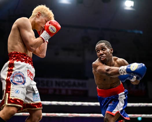 Hayato Tsutsumi (red gloves) of Japan and Felix Batista (blue gloves) of Dominican Republic compete during their WBA Super Featherweight Title Eliminator boxing bout at Korakuen Hall in Tokyo, Japan, July 14, 2026. Noxthirdxpartyxsales  aflo_338074462 HIROAKIxFINITOxYAMAGUCHIx