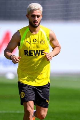 14.07.2026: Bundesliga, Borussia Dortmund öffentliches Training, Saisonstart 2026 2027 in Dortmund Yan Couto (Borussia Dortmund) läuft sich warm. *** July 14, 2026: Bundesliga, Borussia Dortmund public training session, start of the 2026–2027 season in Dortmund; Yan Couto warms up with Borussia Dortmund Copyright: xDavidxInderliedx