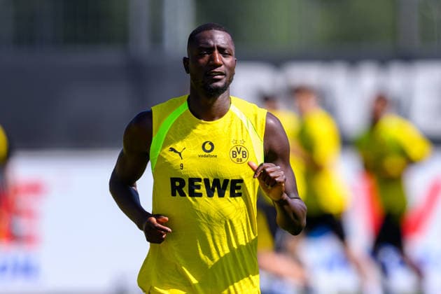 14.07.2026: Bundesliga, Borussia Dortmund öffentliches Training, Saisonstart 2026 2027 in Dortmund Serhou Guirassy (Borussia Dortmund) läuft sich warm. *** July 14, 2026: Bundesliga, Borussia Dortmund public training session, start of the 2026–2027 season in Dortmund; Serhou Guirassy warms up with Borussia Dortmund Copyright: xDavidxInderliedx