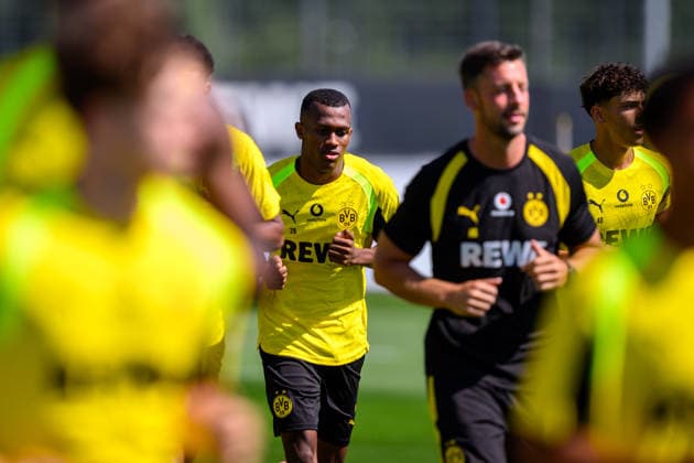 14.07.2026: Bundesliga, Borussia Dortmund öffentliches Training, Saisonstart 2026 2027 in Dortmund Justin Lerma (Borussia Dortmund) läuft sich warm. *** July 14, 2026: Bundesliga, Borussia Dortmund public training session, start of the 2026–2027 season in Dortmund; Justin Lerma warms up with Borussia Dortmund Copyright: xDavidxInderliedx