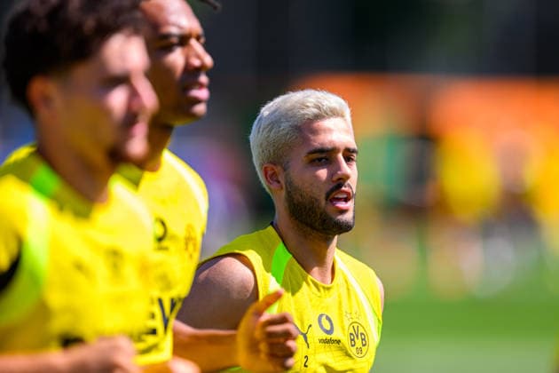 14.07.2026: Bundesliga, Borussia Dortmund öffentliches Training, Saisonstart 2026 2027 in Dortmund Yan Couto (Borussia Dortmund) läuft sich warm. *** July 14, 2026: Bundesliga, Borussia Dortmund public training session, start of the 2026–2027 season in Dortmund; Yan Couto warms up with Borussia Dortmund Copyright: xDavidxInderliedx